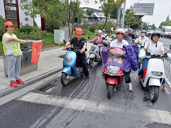 文明劝导现场