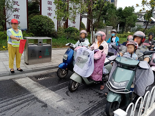 文明劝导现场